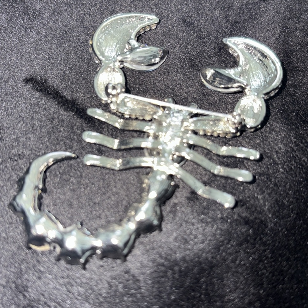 Silver Rhinestone Scorpion Brooch 💎 🦂 - Picture 4 of 4